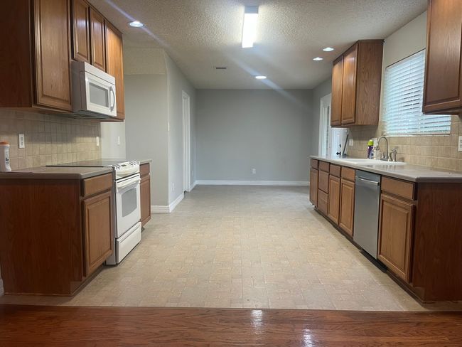 1625 Withers Way, House other with 3 bedrooms, 3 bathrooms and null parking in Krum TX | Image 4