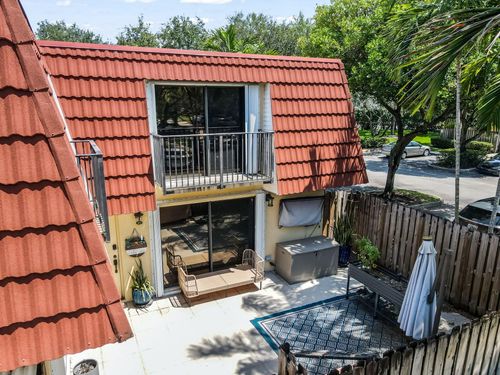 725 Nw 99th Cir, Plantation, FL, 33324-4946 | Card Image