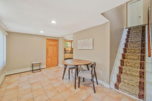 40 Valentine Ave, Glen Cove, NY, 11542-4146 | Card Image