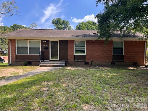 5618 Snow White Ln, Charlotte, NC, 28213-6211 | Card Image