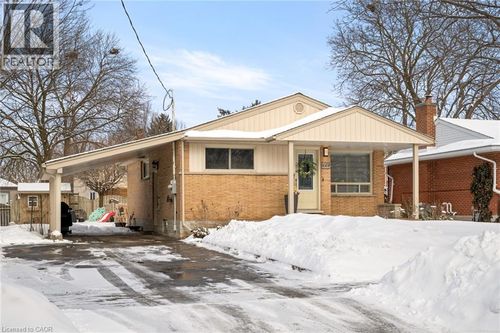 60 Kenwood Drive, Kitchener, ON, N2B3H2 | Card Image