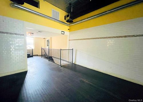 storefront-157 Larchmont Avenue, Mamaroneck, NY, 10538 | Card Image
