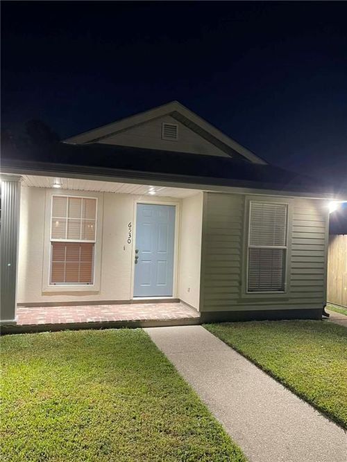 6530 Royal St, Arabi, LA, 70032-1153 | Card Image