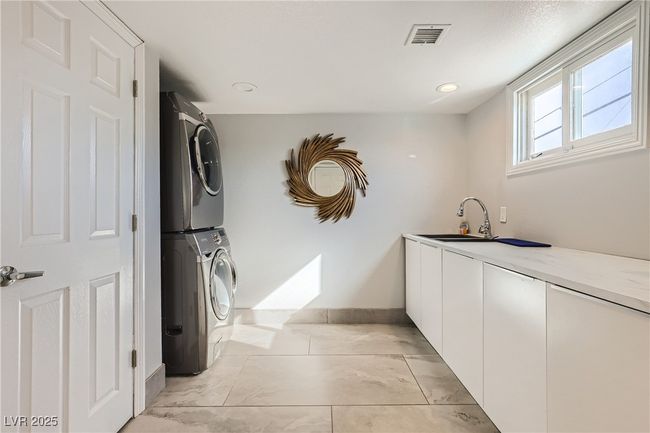 Laundry Room | Image 29