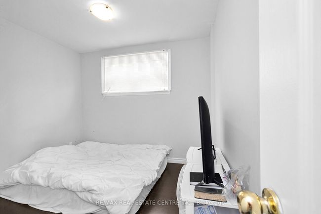 69 Newstead Cres, House attached with 4 bedrooms, 2 bathrooms and 3 parking in Brampton ON | Image 17