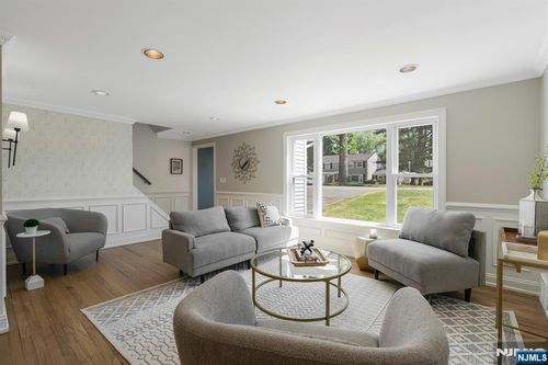 20 W Saddle River Rd, Waldwick, NJ, 07463-2436 | Card Image