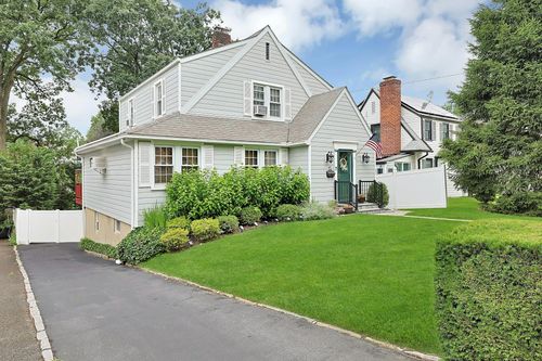 41 Cowdrey St, Yonkers, NY, 10701-5259 | Card Image