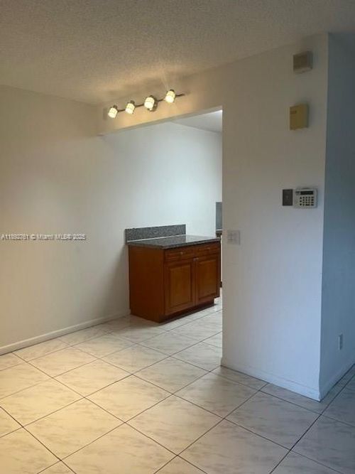 apt-102e-300 Sw 134th Way, Pembroke Pines, FL, 33027-1647 | Card Image