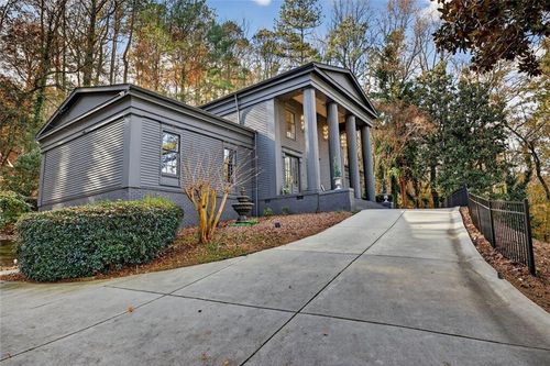2525 Spalding Dr, Atlanta, GA, 30350-3618 | Card Image