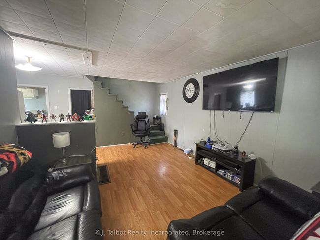 208 Hincks St, House other with 3 bedrooms, 1 bathrooms and 2 parking in Goderich ON | Image 5