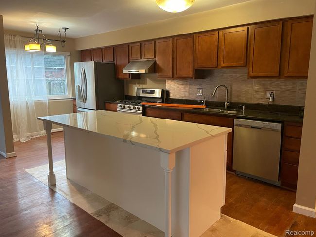 1012 Stratford Ln, Condo with 4 bedrooms, 3 bathrooms and null parking in Bloomfield Hills MI | Image 6