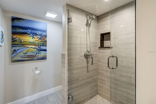 Guest Bathroom | Image 16