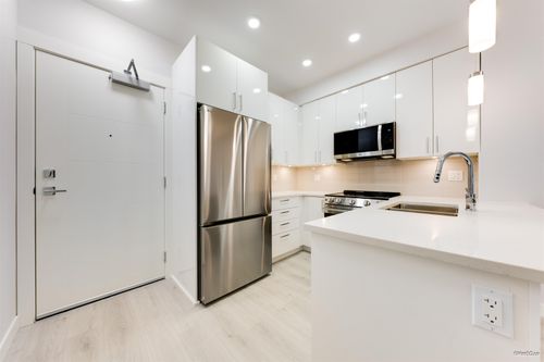 213-33886 Pine St, Abbotsford, BC, V2S0N9 | Card Image