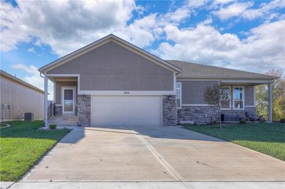 664 S Poplar Street, Home with 3 bedrooms, 2 bathrooms and null parking in Gardner KS | Image 1