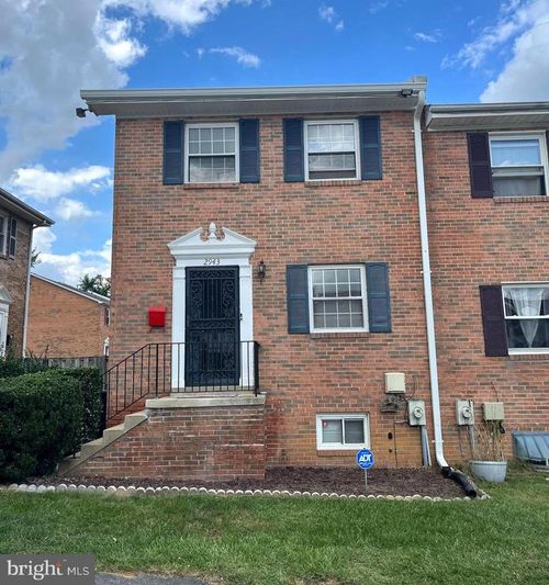 2943 Sunset Ln, Suitland, MD, 20746-5203 | Card Image