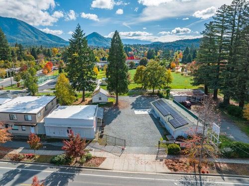 1489 Rogue River Hwy, Grants Pass, OR, 97527-4984 | Card Image