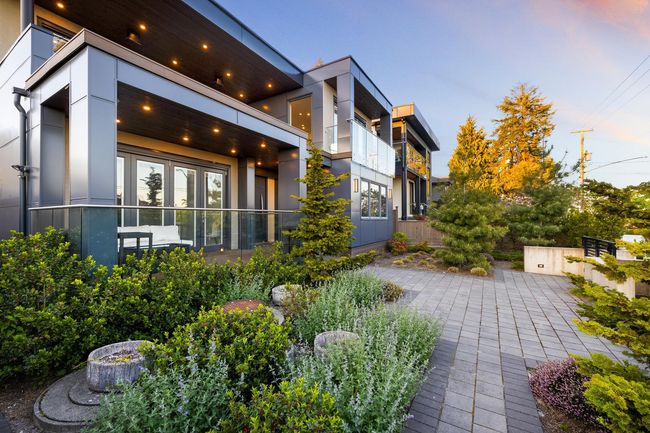 712 Keith Rd E, House other with 6 bedrooms, 7 bathrooms and 6 parking in North Vancouver BC | Image 39