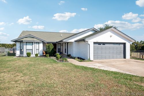 704 S Timberridge Dr, Cushing, OK, 74023-5412 | Card Image
