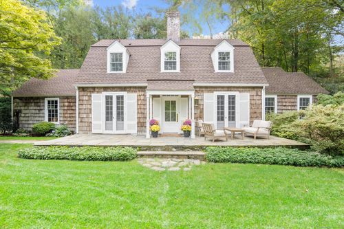 226 Cedar Heights Rd, Stamford, CT, 06905-1031 | Card Image