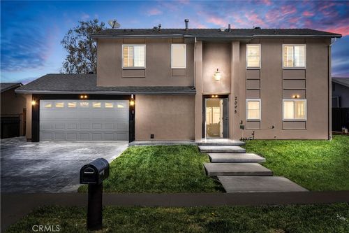 2095 Morley St, Simi Valley, CA, 93065-3533 | Card Image