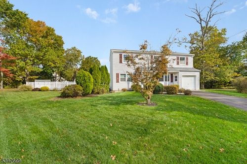 262 Graybar Dr, Bridgewater, NJ, 08807-3052 | Card Image