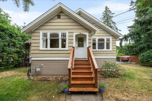 691 Begbie St, Nanaimo, BC, V9S1N6 | Card Image