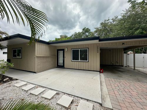 2559 E Paulstan Ct, Sarasota, FL, 34237-7266 | Card Image