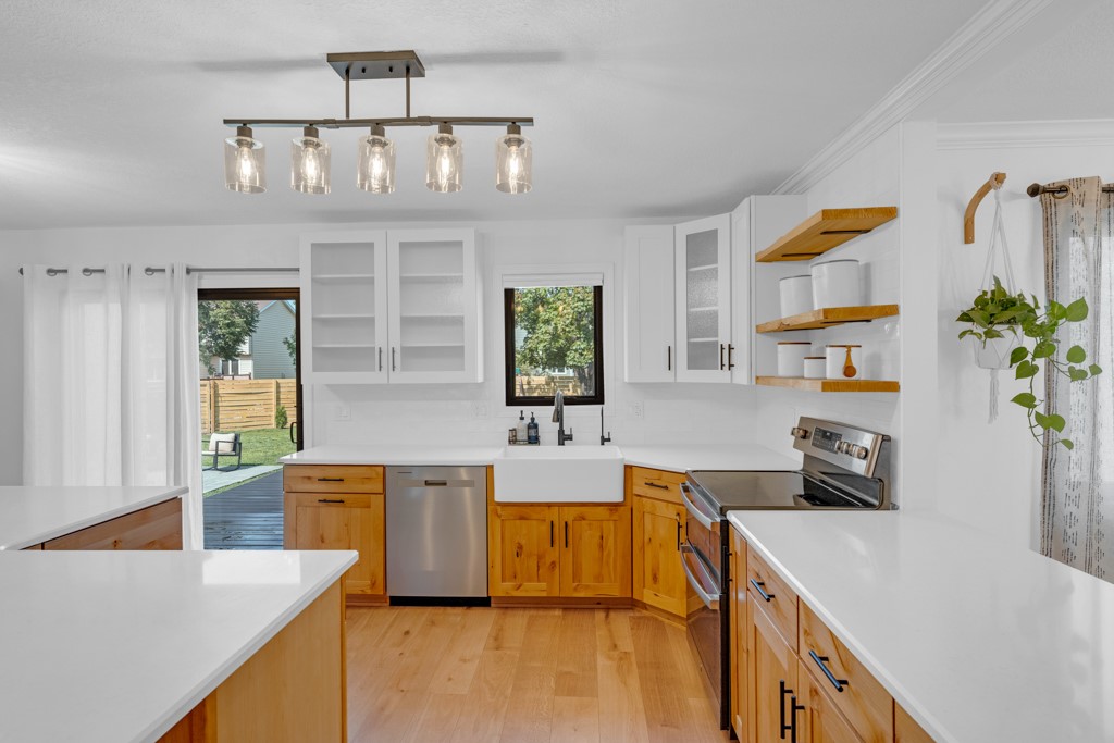 Sharon Dr, Urbandale, IA 50322