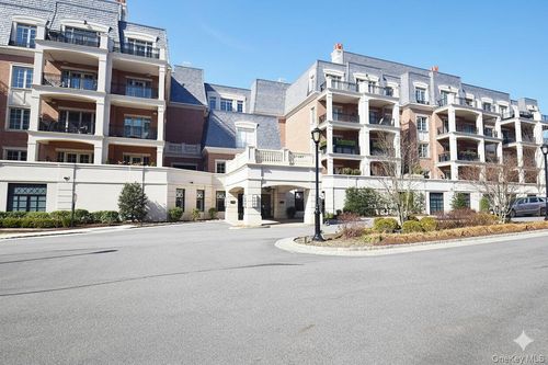 6303-6000 Royal Ct, North Hills, NY, 11040-2614 | Card Image