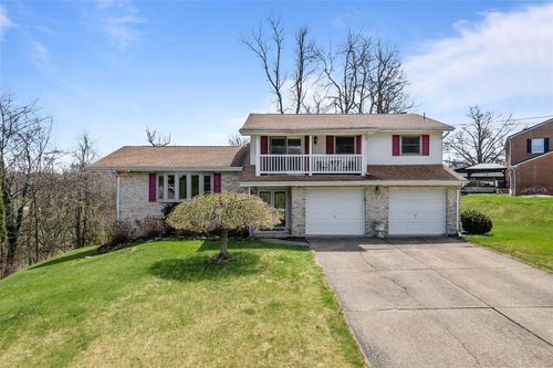 126 Woodland Dr, New Kensington, PA, 15068-6726 | Card Image