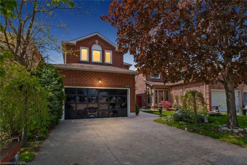 1263 Bantham Street, Mississauga, ON, L5V1Y8 | Card Image