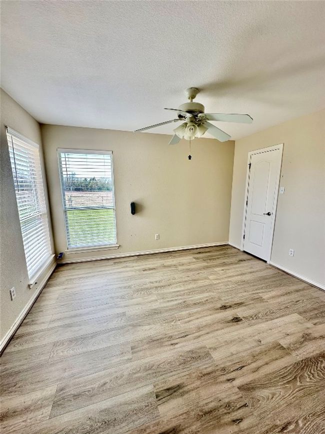 Unfurnished room with wood finished floors and ceiling fan | Image 17