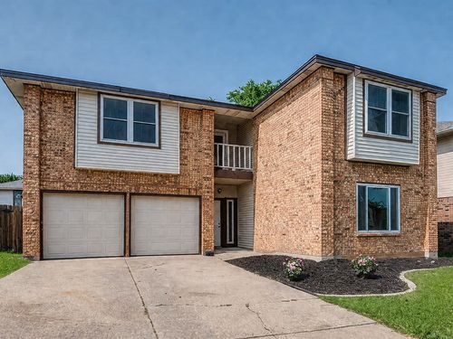 829 Foxridge Dr, Arlington, TX, 76017-6451 | Card Image