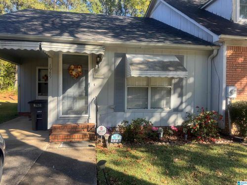 1989 Townhouse Ln, HUEYTOWN, AL, 35023-2379 | Card Image