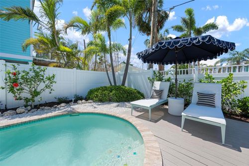 204 75th St, HOLMES BEACH, FL, 34217-1038 | Card Image