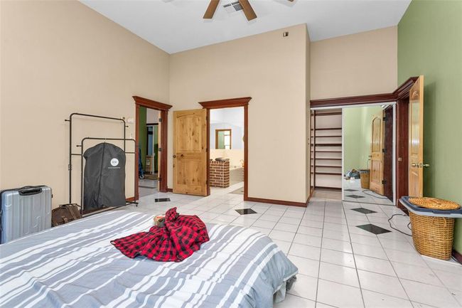 Primary bedroom, bathroom and closet | Image 20