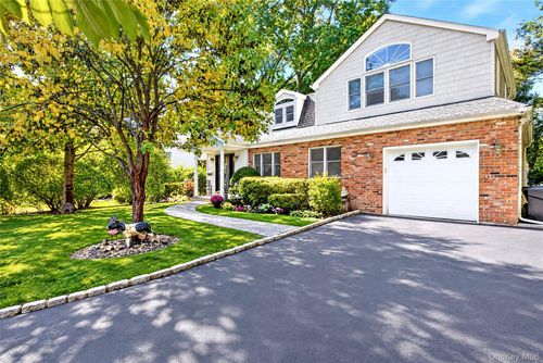 29 Barberry Ln, Roslyn Heights, NY, 11577-1501 | Card Image