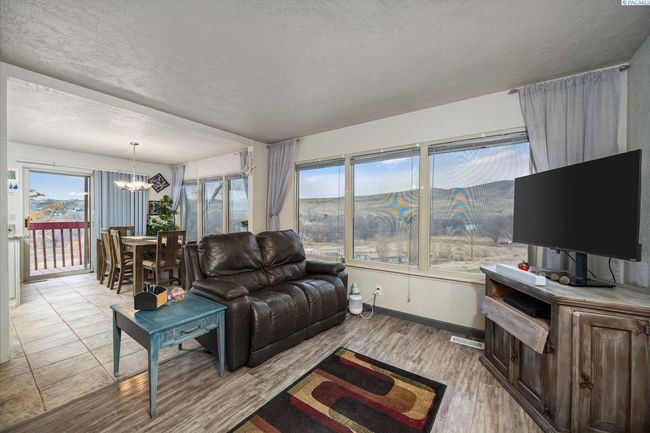 73805 N Demoss Rd, Home with 3 bedrooms, 3 bathrooms and null parking in Benton City WA | Image 15