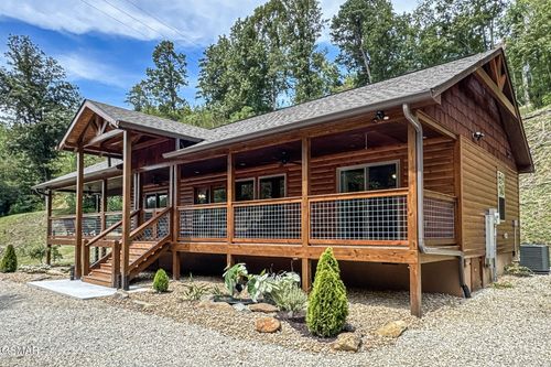 1212 Appalachian Way, Gatlinburg, TN, 37738-4952 | Card Image