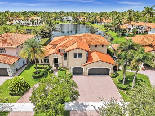 8052 Nw 161st Ter, Miami Lakes, FL, 33016-6655 | Card Image