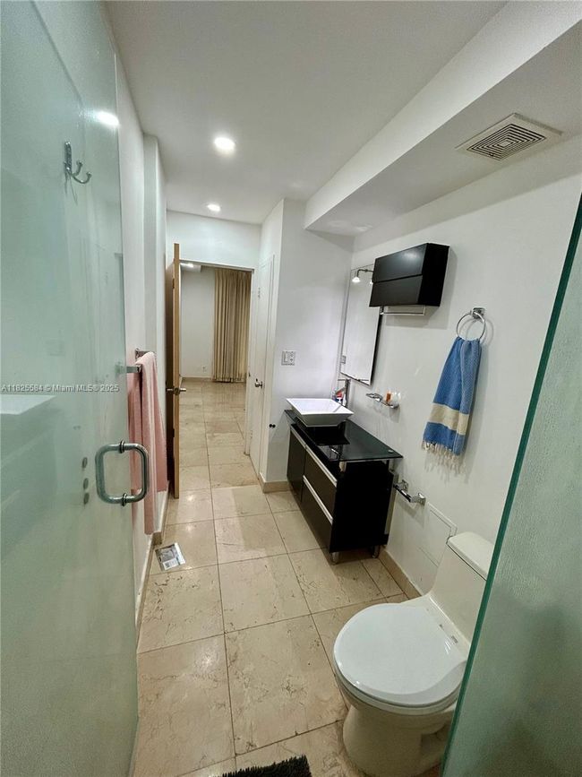 APT-514 - 5401 Collins Ave, Condo with 1 bedrooms, 2 bathrooms and null parking in Miami Beach FL | Image 28