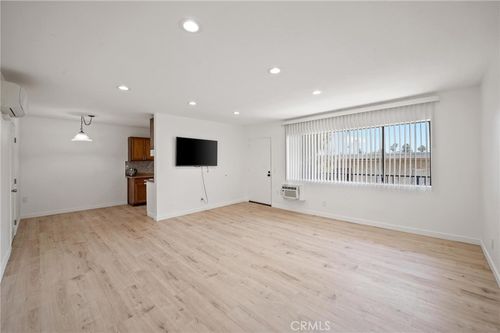 204-8800 Cedros Ave, Panorama City, CA, 91402-5801 | Card Image