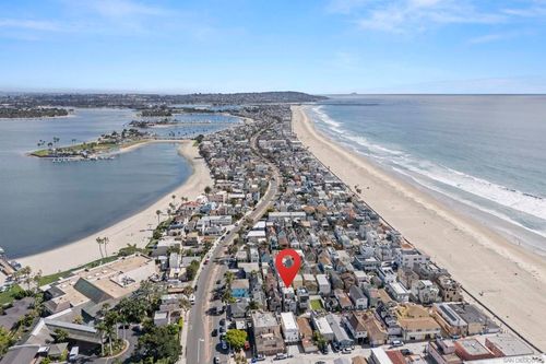 749 Zanzibar Ct, San Diego, CA, 92109-6901 | Card Image