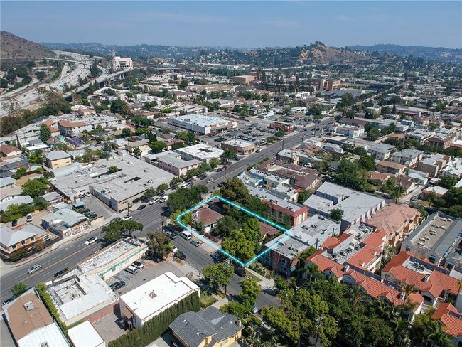 241 N Verdugo, Home with 32 bedrooms, 32 bathrooms and 3 parking in Glendale CA | Image 21