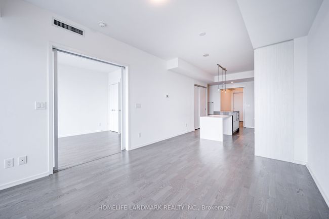6108 - 1 Bloor St E, Condo with 2 bedrooms, 2 bathrooms and 1 parking in Toronto ON | Image 22