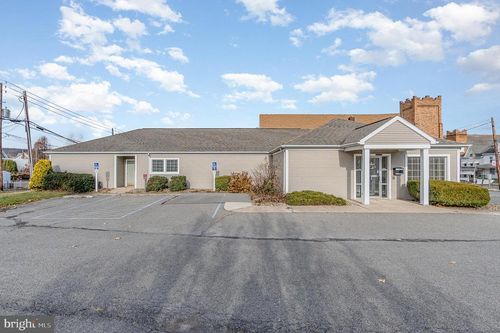135 E 3rd St, MOUNT CARMEL, PA, 17851-2167 | Card Image