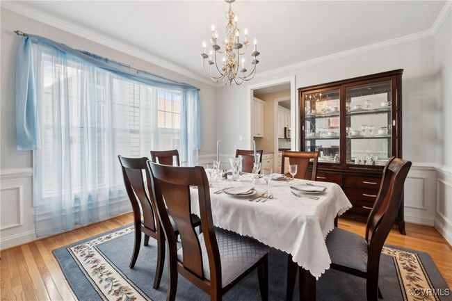 Formal dining room with access to kitchen through the butler's pantry. | Image 27