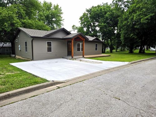 717 E Van Buren St, Bolivar, MO, 65613-2133 | Card Image