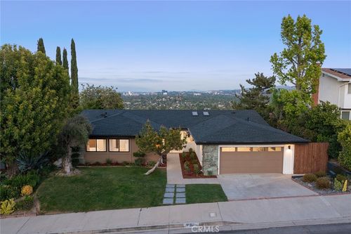 6052 Maury Ave, Woodland Hills, CA, 91367-1051 | Card Image