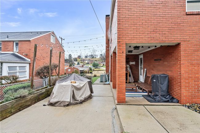 1009 Connor Rd, House other with 5 bedrooms, 2 bathrooms and 1 parking in Castle Shannon PA | Image 22